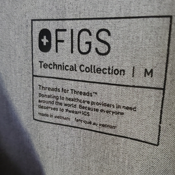 FIGS technical collection Scrub top - Picture 3 of 4
